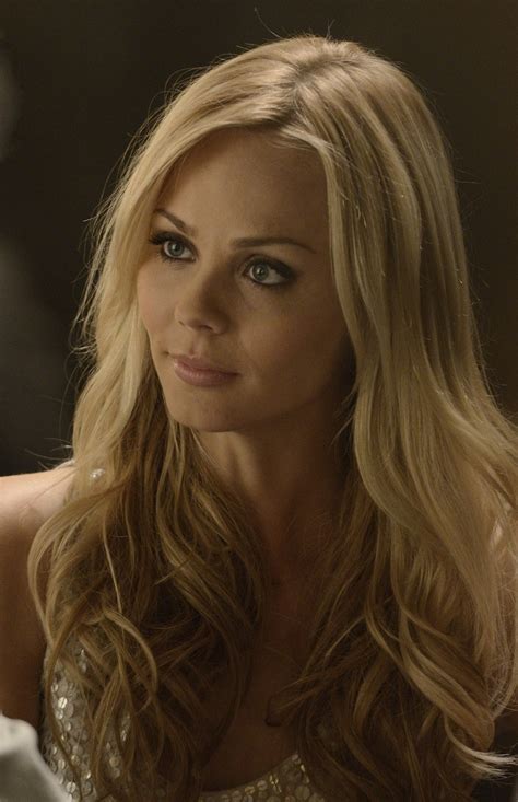 laura vandervoort sex|Laura Vandervoort – Bitten S02E01